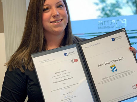 STAATLICH GEPRÜFTE BAUTECHNIKERIN