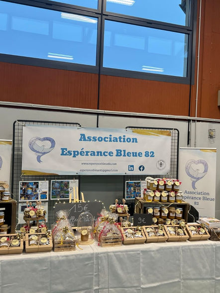 Stand Espérance bleue au marché de Noël