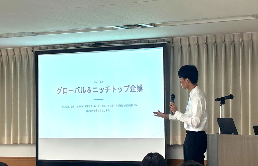 香川の企業へ務めるメリットをプレゼンテーション中のサブリーダー衣川君