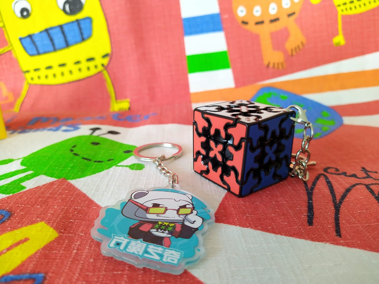 QiYi Llavero gear cube tiles base negra