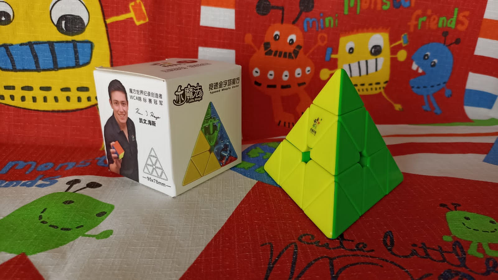 Yuxin Pyraminx Little Magic M magnética stickerless