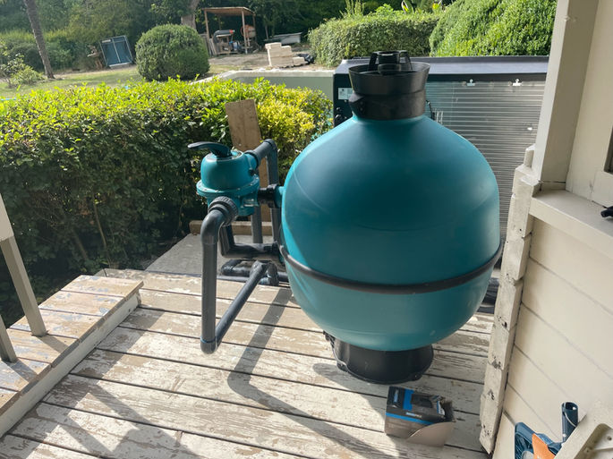 Nous installons également des pompes à chaleur avec ou sans panneaux solaires. La technologie solaire permet des économies en été.