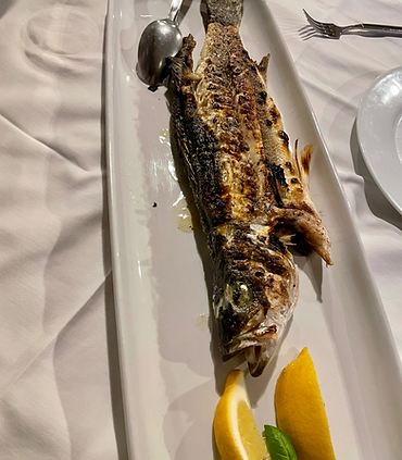 Večeře ryba v restauraci Rebac na ostrově Murter