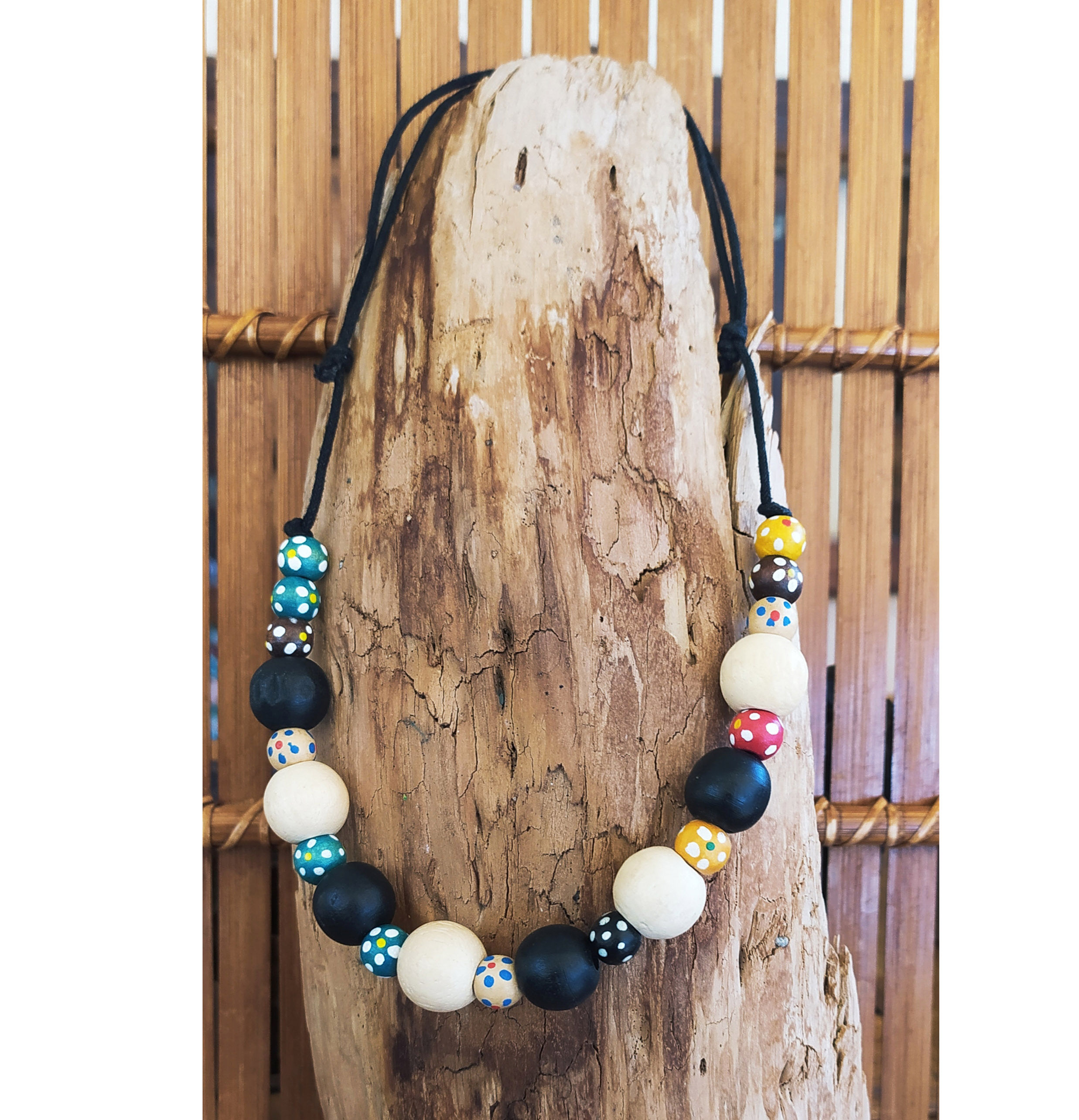 Κολιέ με ξύλινες χάντρες πουά