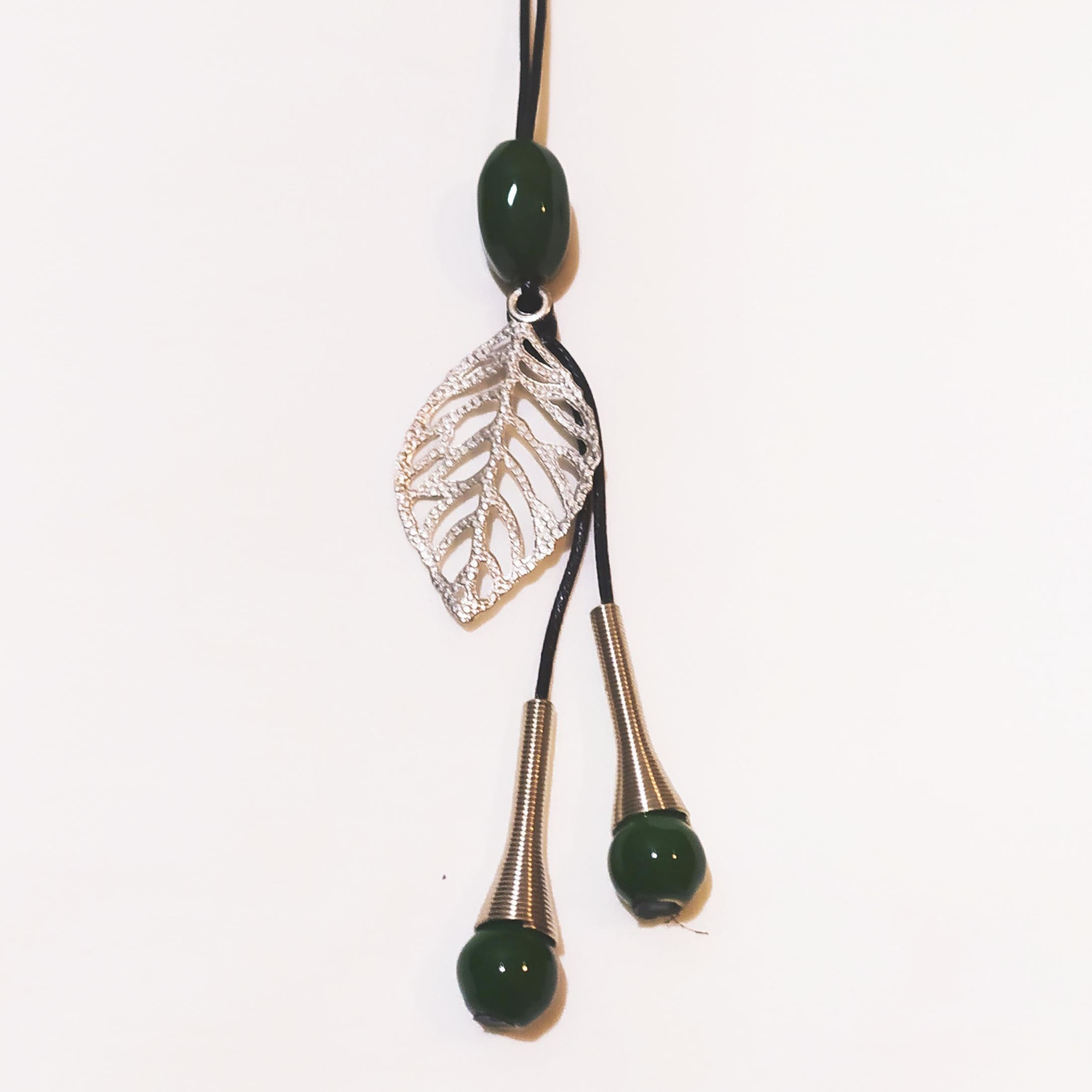 Kολιέ φυλλαράκι με χαντρούλες