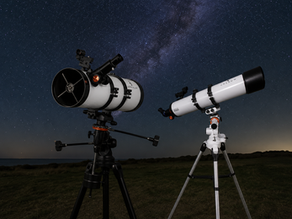 Refletor ou refrator? A resposta depende de onde você vai observar