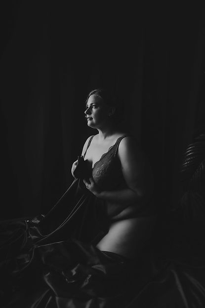 top boudoir photographer in Neenah Wisconsin