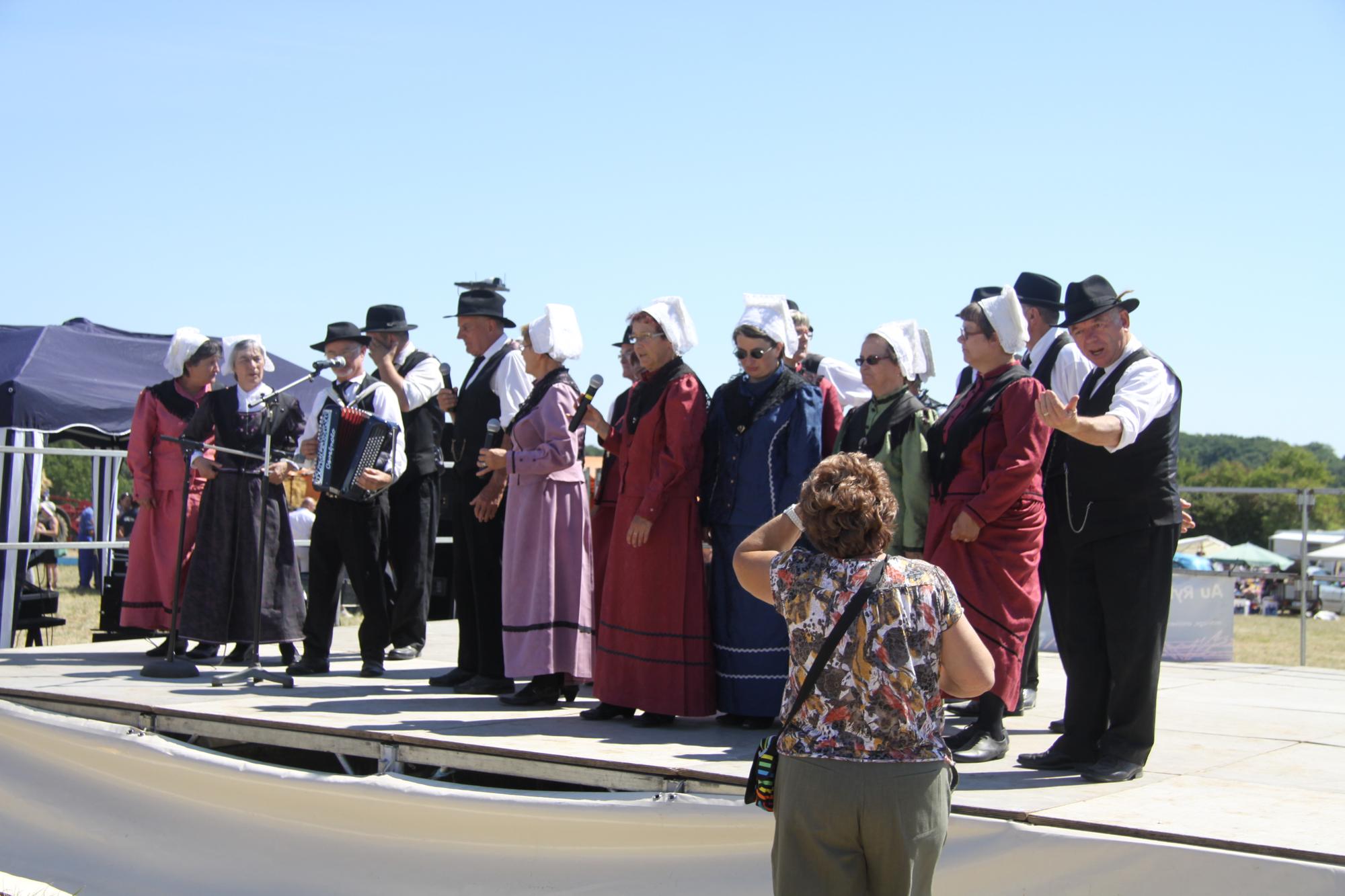 Défilé Battages Antigny 2015