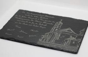 Schiefertafel mit individuellem Kirchen Design