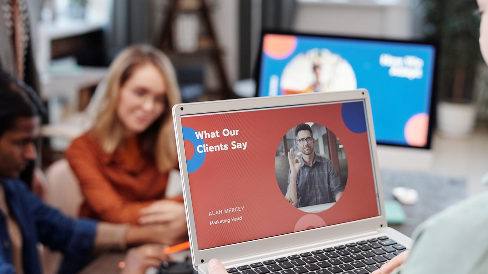 Video Testimoniale vs Text: Care Convertesc Mai Bine?