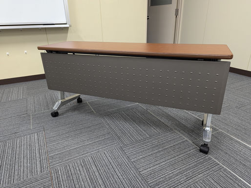 スタックテーブルを10台導入