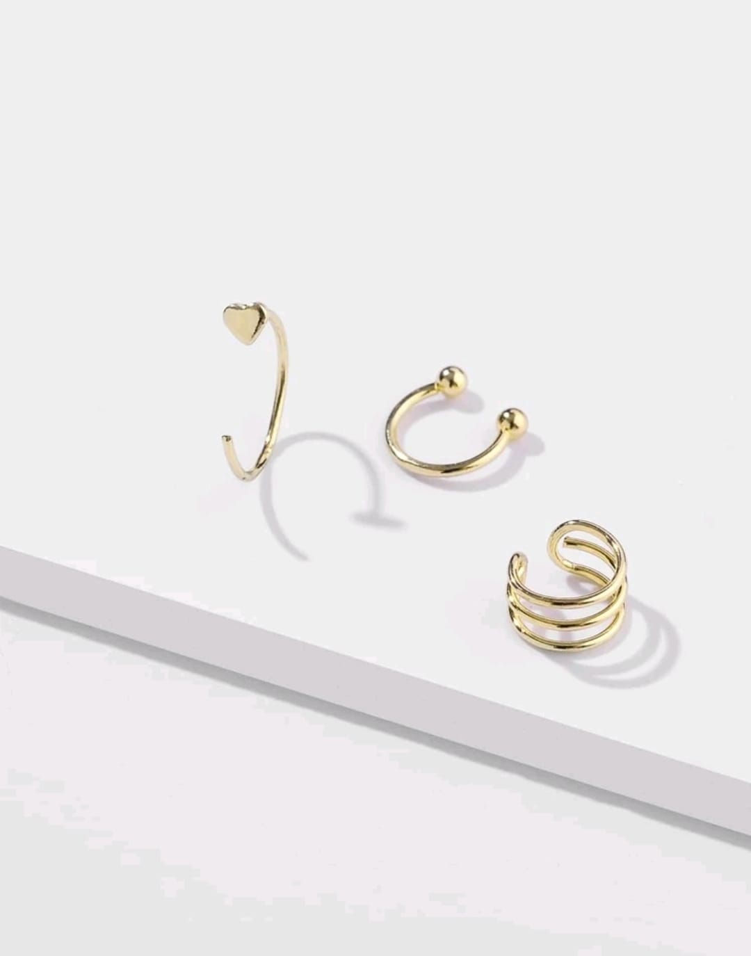 Brincos minimalistas