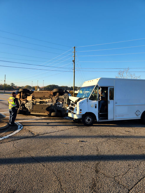 TWO INJURIES/WRECK NEAR U-L MIDDLE  SCHOOL