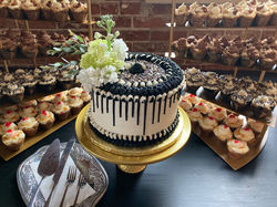 Black & White Cake with Junior Cupcakes