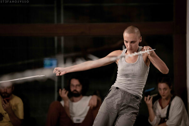 Concept, creation, performance, sound, visual: Nunzia Picciallo
Digital archive: Benjamin Landis
Production: Equilibrio Dinamico
Supported by: Dispositivo Arti Sperimentali, call Abitare - Equilibrio Dinamico in collaboration with Officina San Domenico, comune di Andria, Teatro Pubblico Pugliese, Associazione Culturale Ri.E.S.Co.