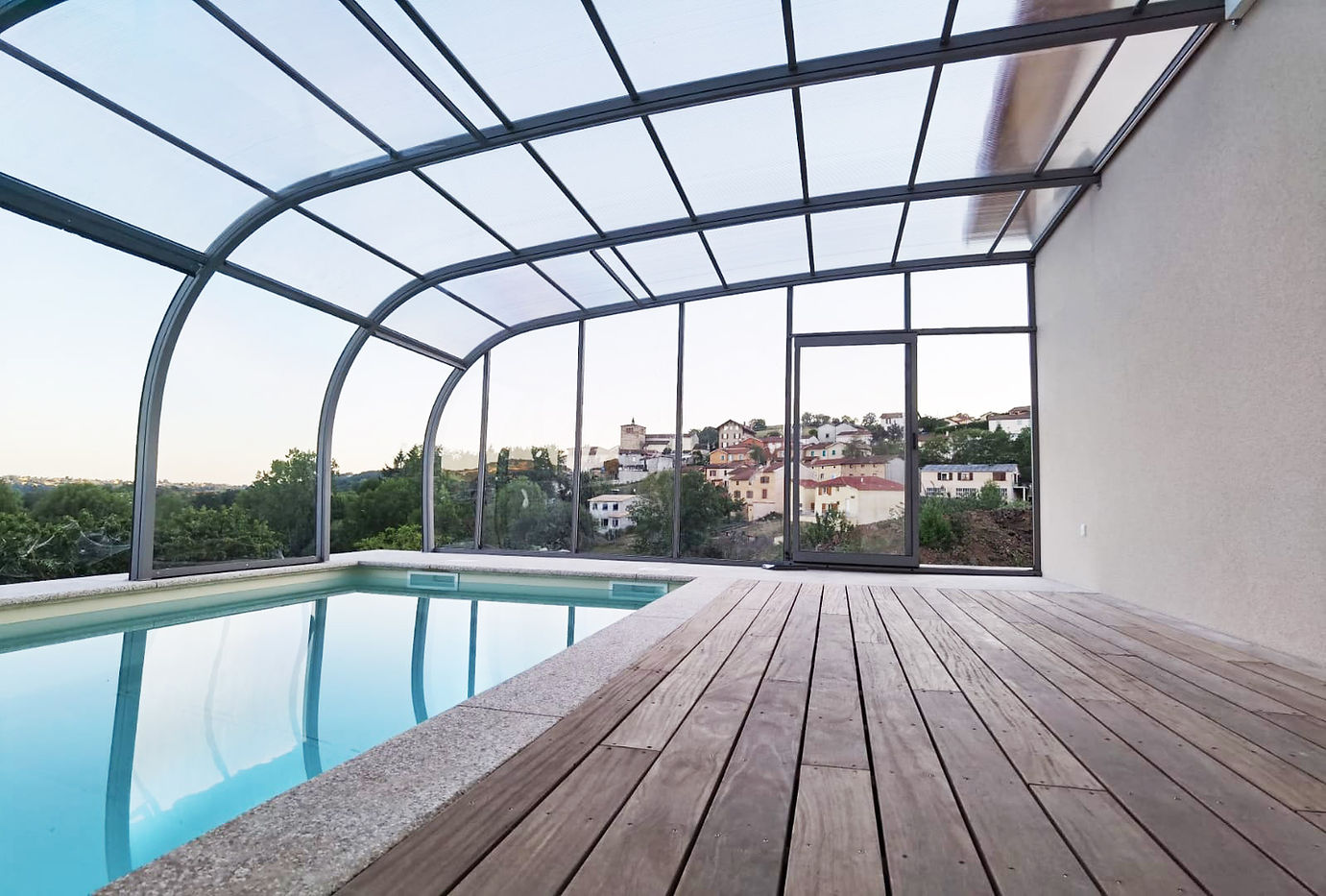 abri de piscine adossé en aluminium