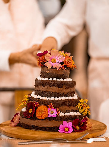 Découpe du gâteau de mariage de S&C