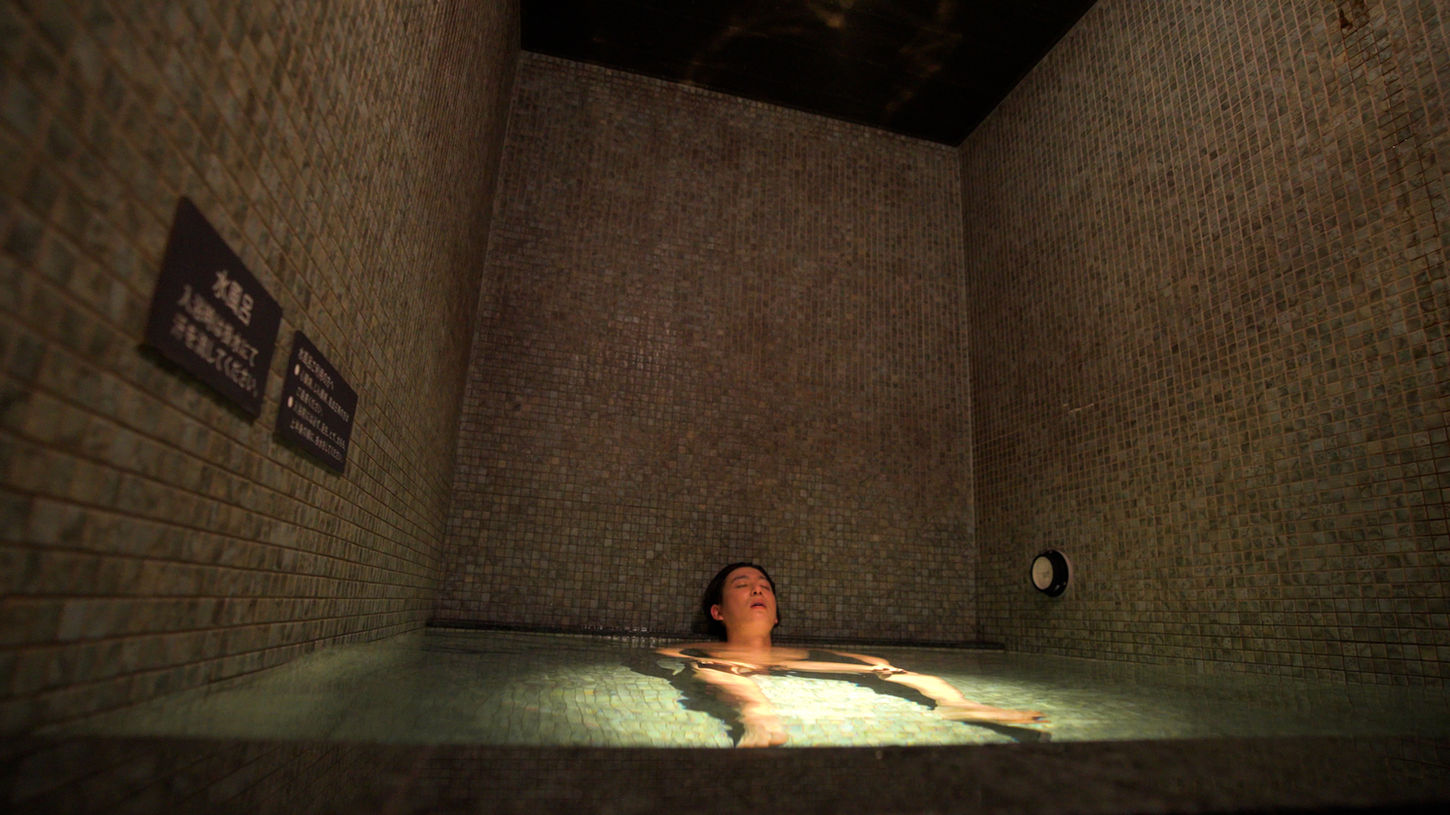 Sho Ikushima takes a cold plunge at Kairyou Yu Sento in Tokyo, Japan on Sauna Channel.