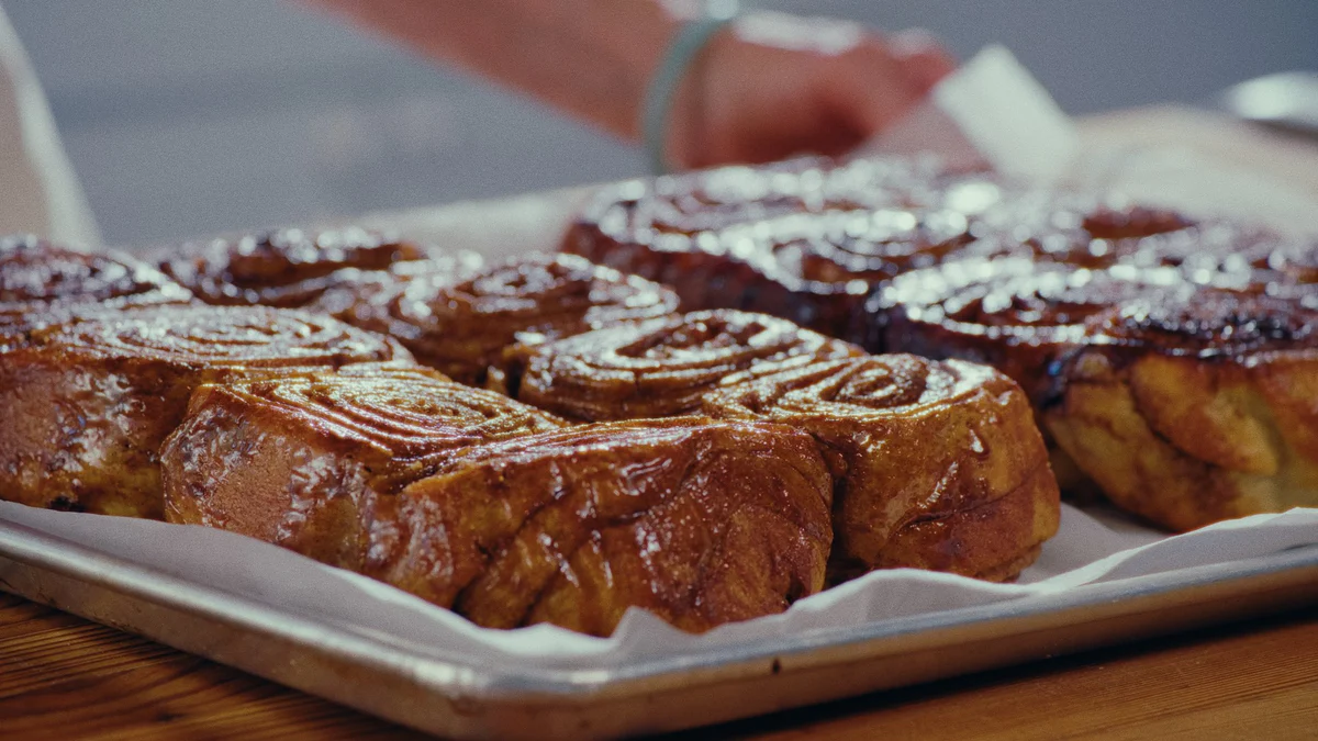 Jerilyncinnamonrolls_mainrecipeimageonwebsite_useforNLtoo_approved_MBAS_1200x.webp