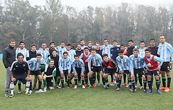 Actividades de fútbol en Buenos Aires, Argentina, Sudamérica – Partido amistoso vs equipo de las inferiores de un club profesional, entrenamiento, torneo