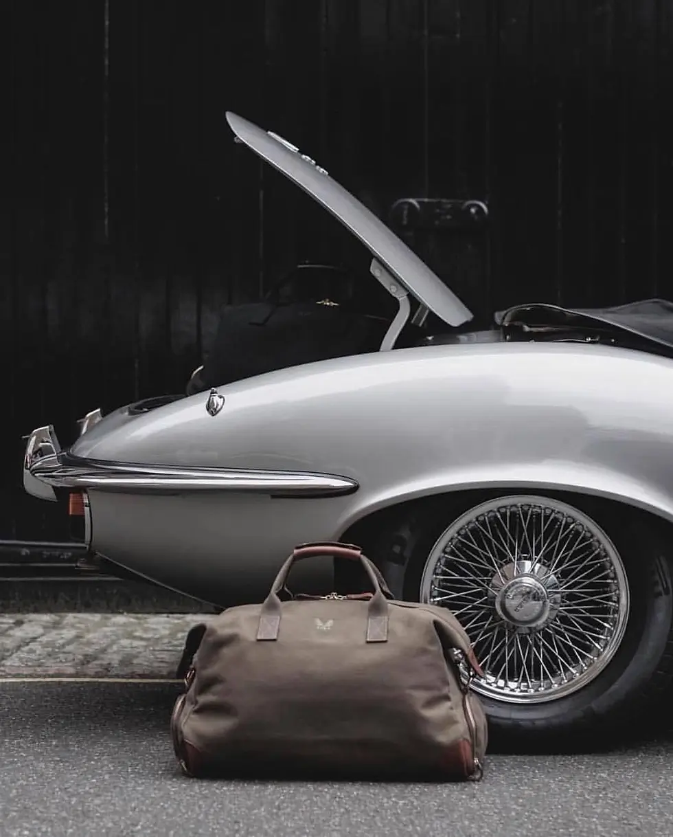 weekend_duffle_bag_vintage_silver_car