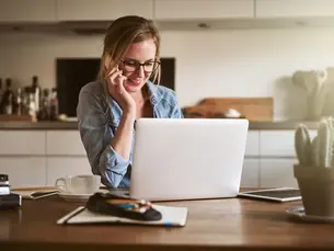 Why Are So Many Women Quitting 9–5 Jobs? The Rise of Femininity, Freedom, and Freelancing