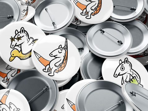 Free_Pin_Button_Mockup_1 copia