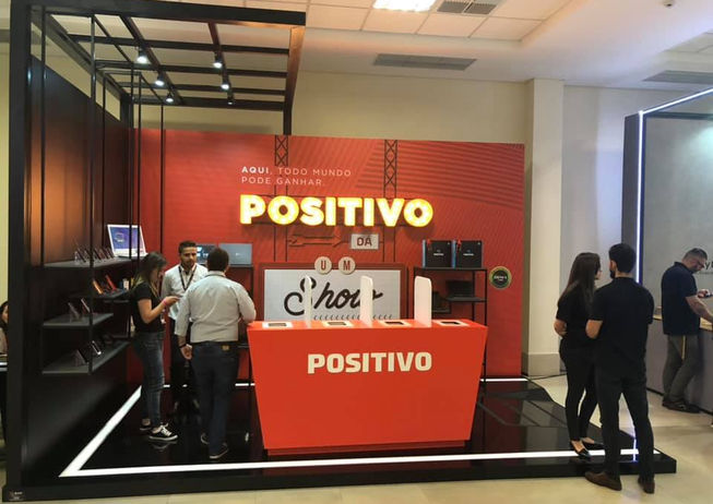 positivo-stand-1