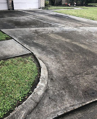pressure-wash-driveway-scaled-1-3c6fba0a.jpeg