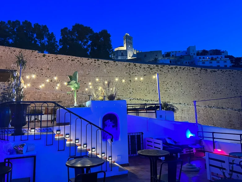 Lolas club ibiza - noplans.webp