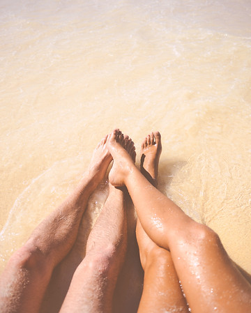 beach-couple-feet-5461.jpg