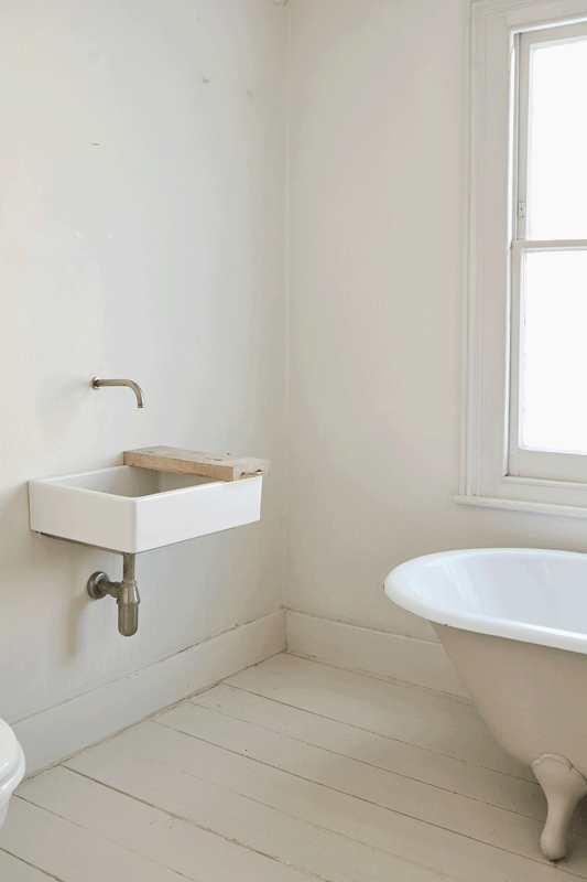 L2933_L3302_L4666_TOWN_BATHROOM_040.gif