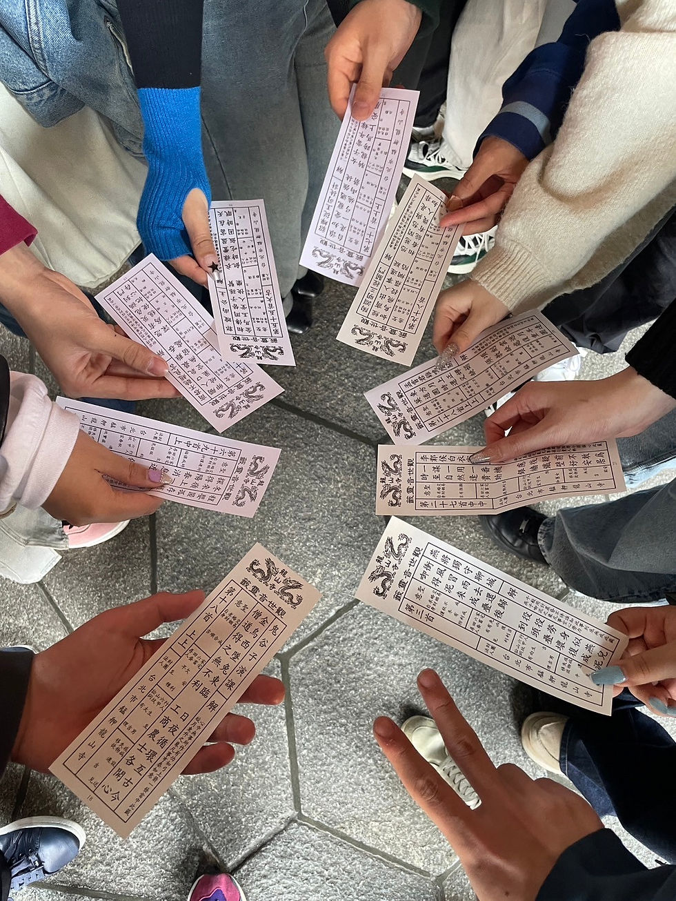 台湾のおみくじを体験。日本と違うおみくじにドキドキ。