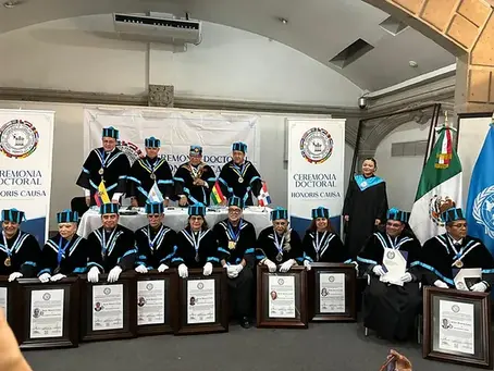 Reconocimiento al Servicio y Dedicación en el Antiguo Congreso de la Ciudad de México: Doctorado Honoris Causa