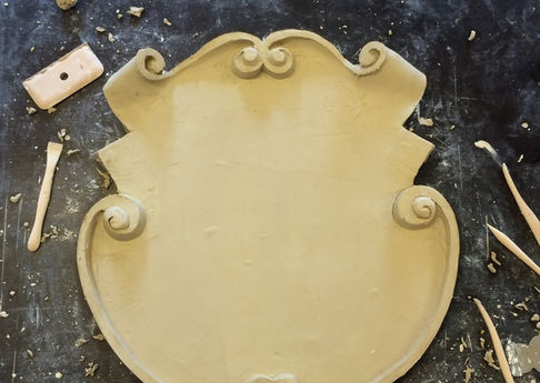 Boetseerwerk wapenschild