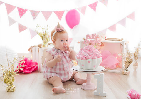 Sesiones de fotografía profesional para capturar momentos especiales: embarazo, recién nacidos, mellizos, bebés, seguimiento, Navidad infantil, comuniones, exteriores, familiares, falleros, imagen personal y pedidas de mano. Susana Apráez Photography