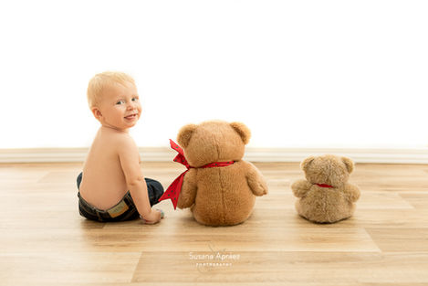 Sesiones de fotografía profesional para capturar momentos especiales: embarazo, recién nacidos, mellizos, bebés, seguimiento, Navidad infantil, comuniones, exteriores, familiares, falleros, imagen personal y pedidas de mano. Susana Apráez Photography