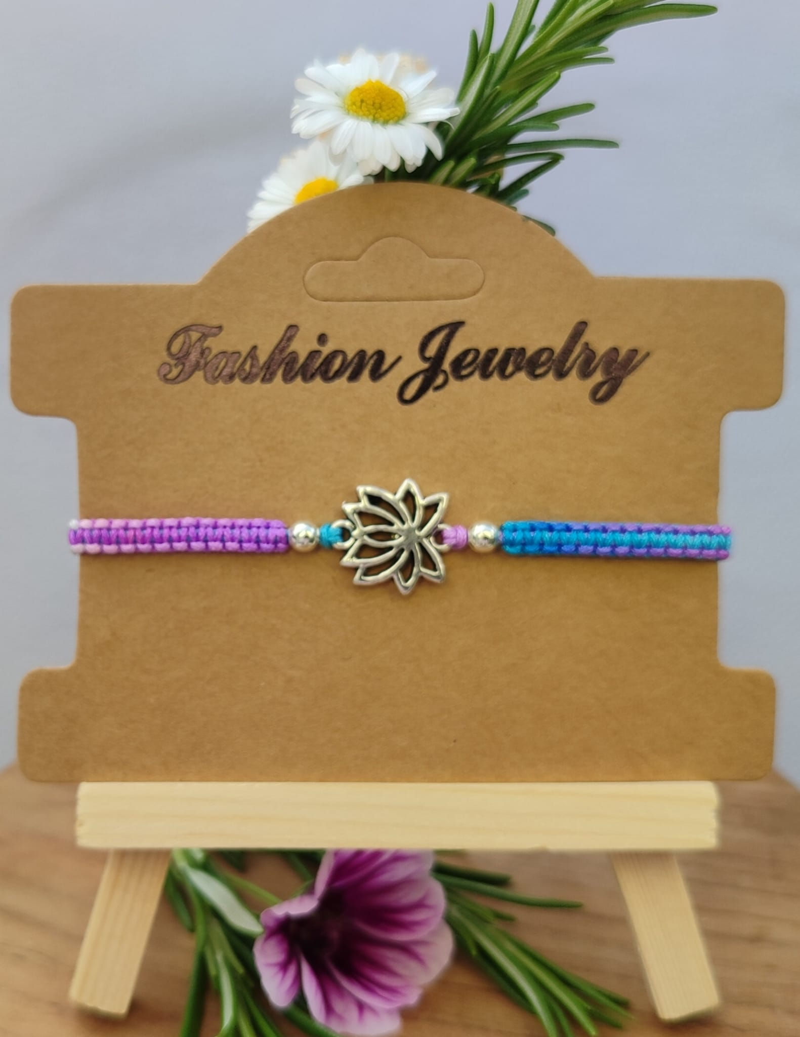 Bracelet macramé multicolore avec un connecteur fleur de lotus