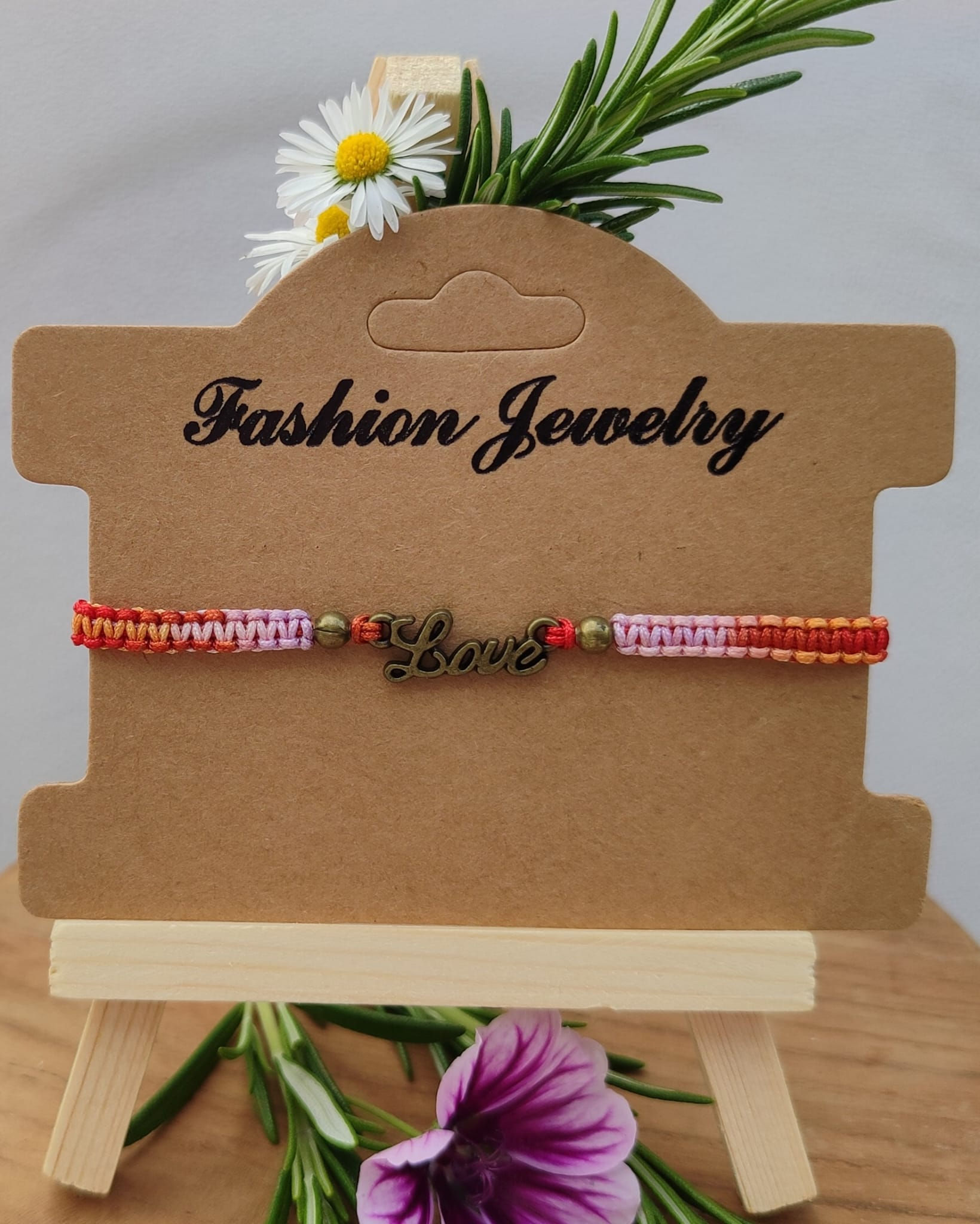 Bracelet macramé multicolore avec un connecteur LOVE