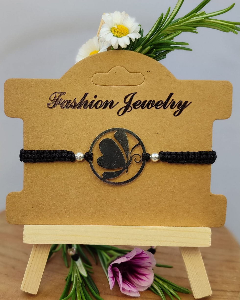 Bracelet macramé noir avec une estampe papillon