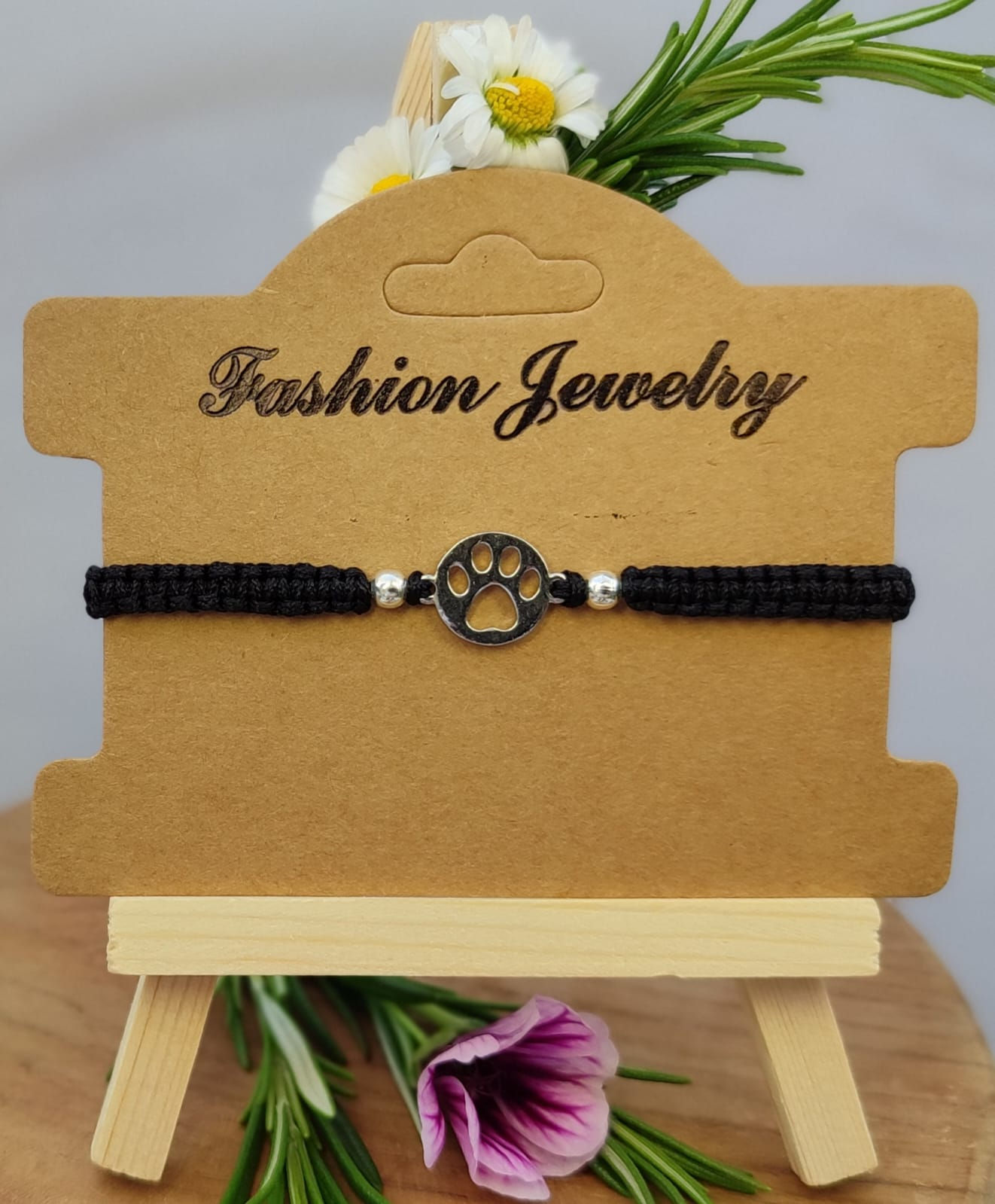 Bracelet macramé noir avec un connecteur patte de chien
