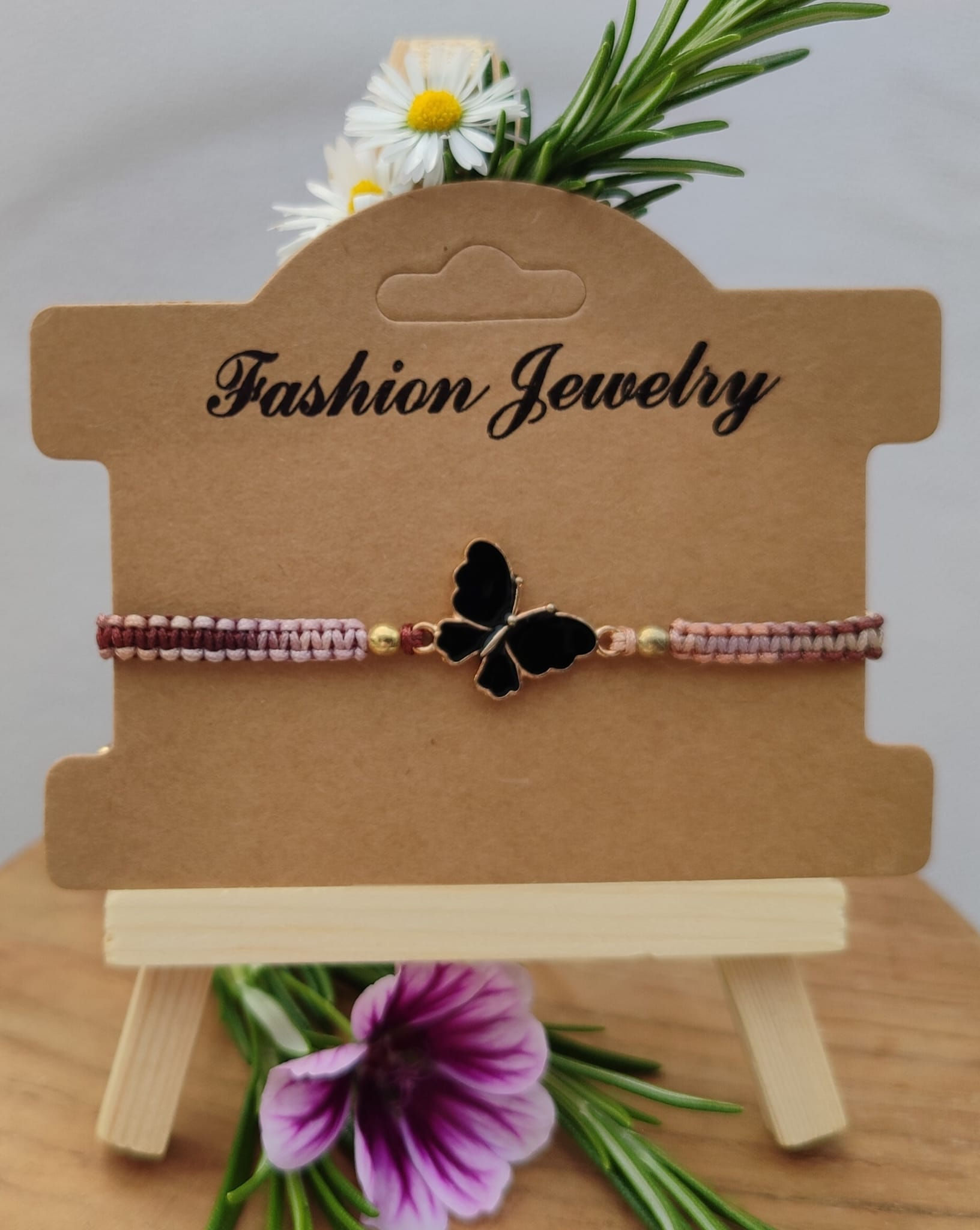 Bracelet macramé multicolore avec un connecteur papillon noir