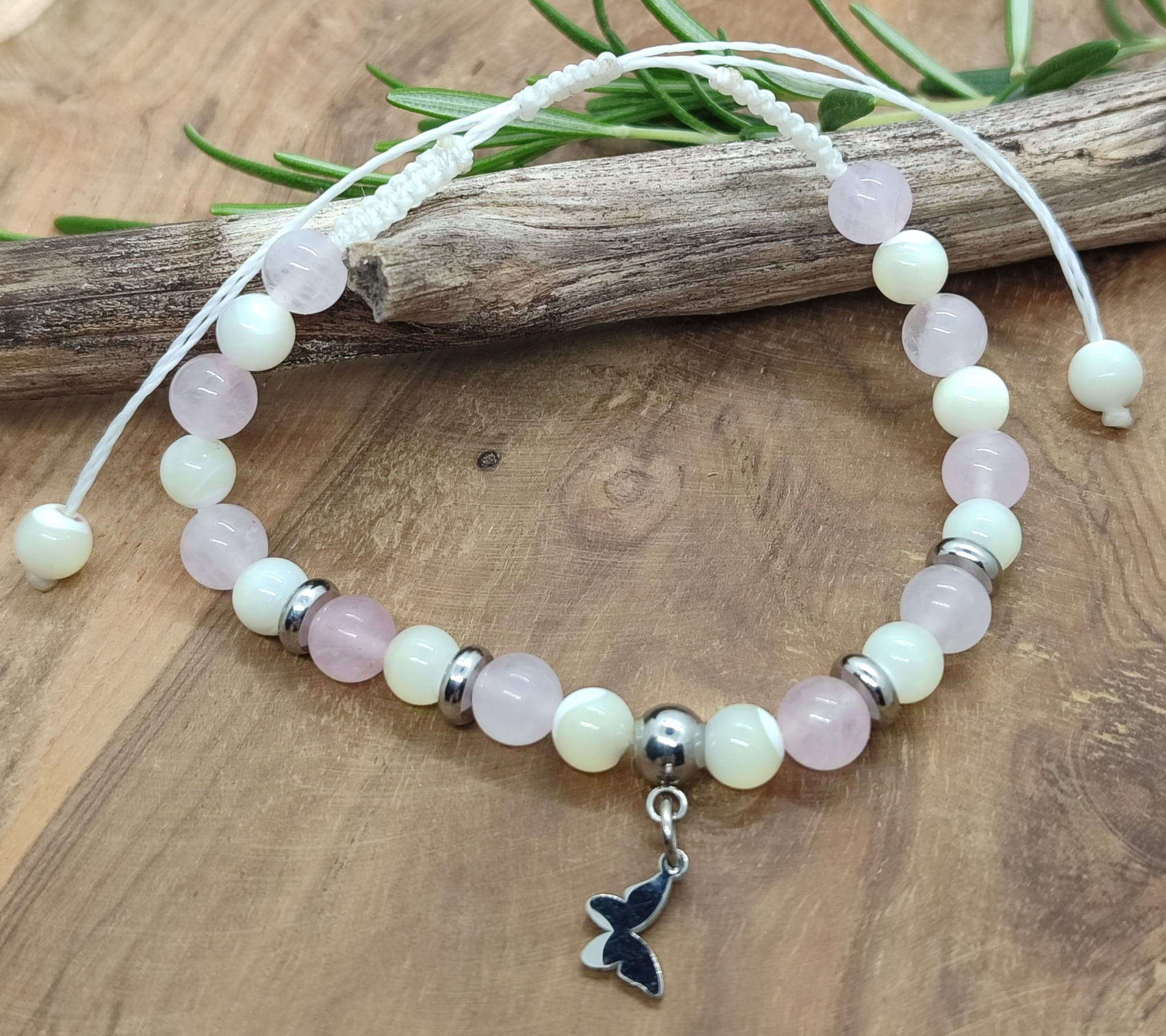 Bracelet Macramé Nacre et Quartz rose, breloque Papillon