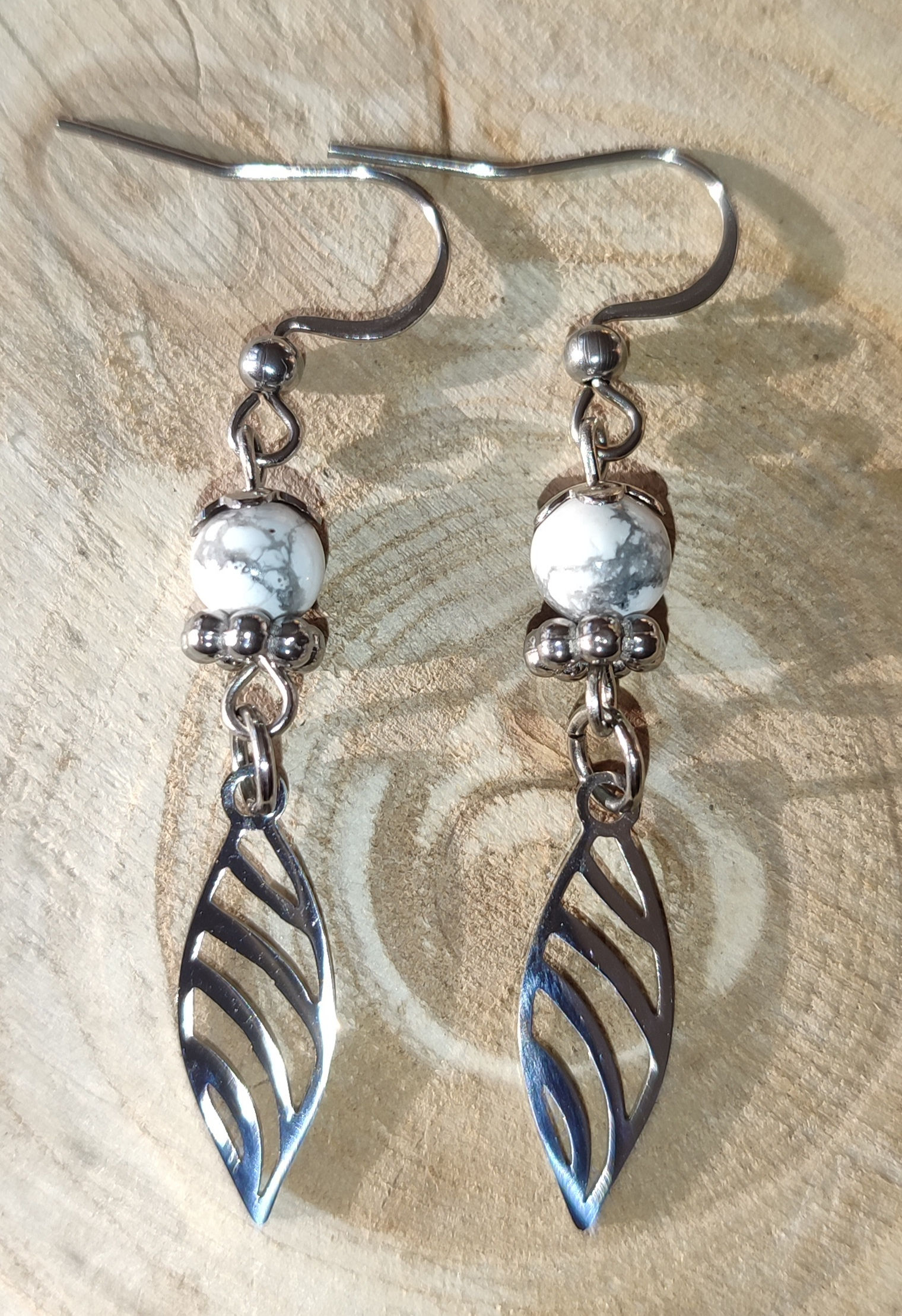 Boucles d'oreilles en howlite et acier inoxydable