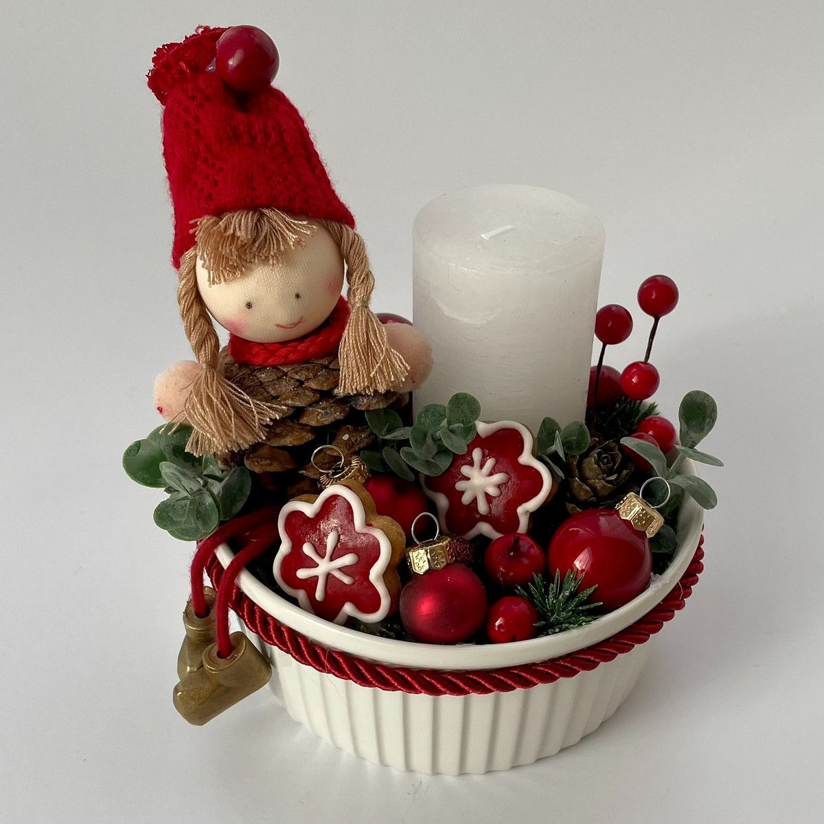 Asztaldísz tobozbabával