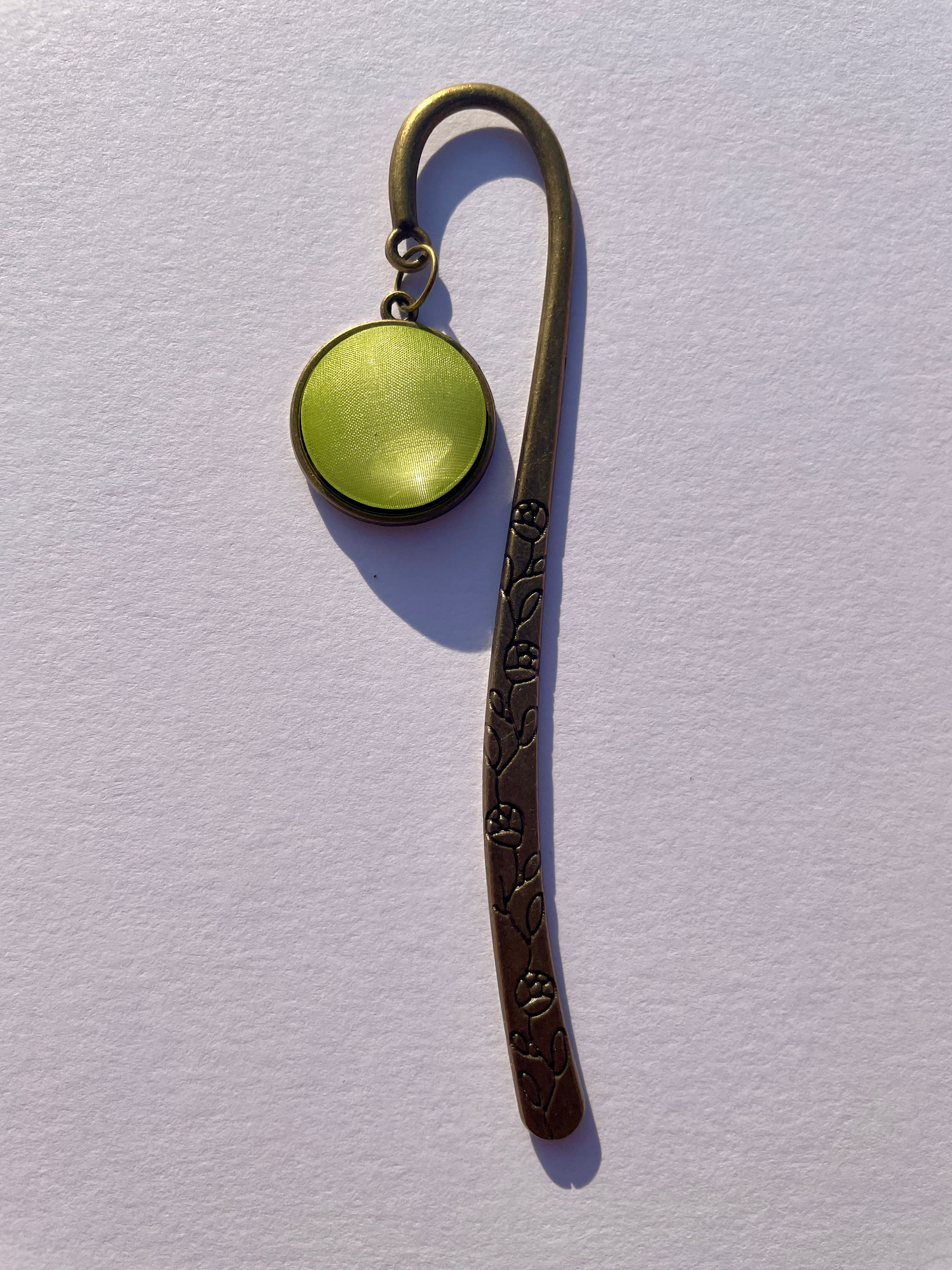 Kivi színű könyvjelző