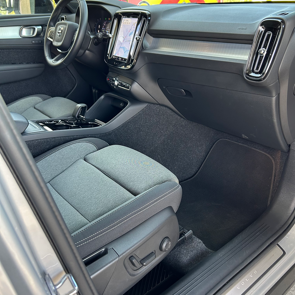 Miniatura: Volvo XC40 Plus B4 Mild Hybrid G Dark 197CV 34.000km