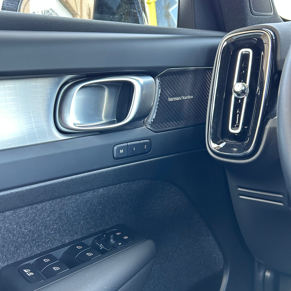 Miniatura: Volvo XC40 Plus B4 Mild Hybrid G Dark 197CV 34.000km