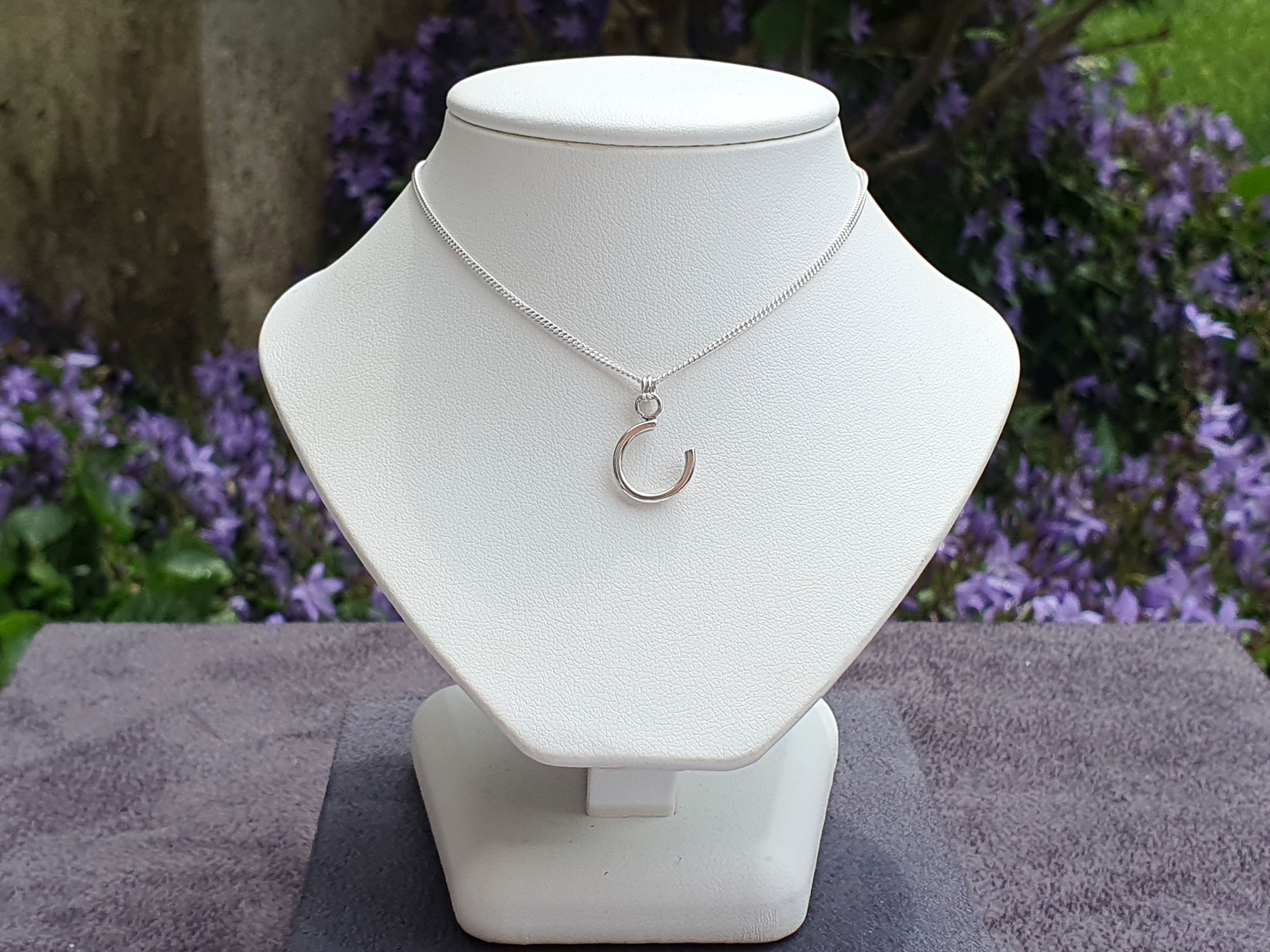 The Silver Horseshoe Pendant | Classique Style