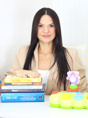 Mãe atípica, neuropsicopedagoga especialista em autismo e comportamento infantil.